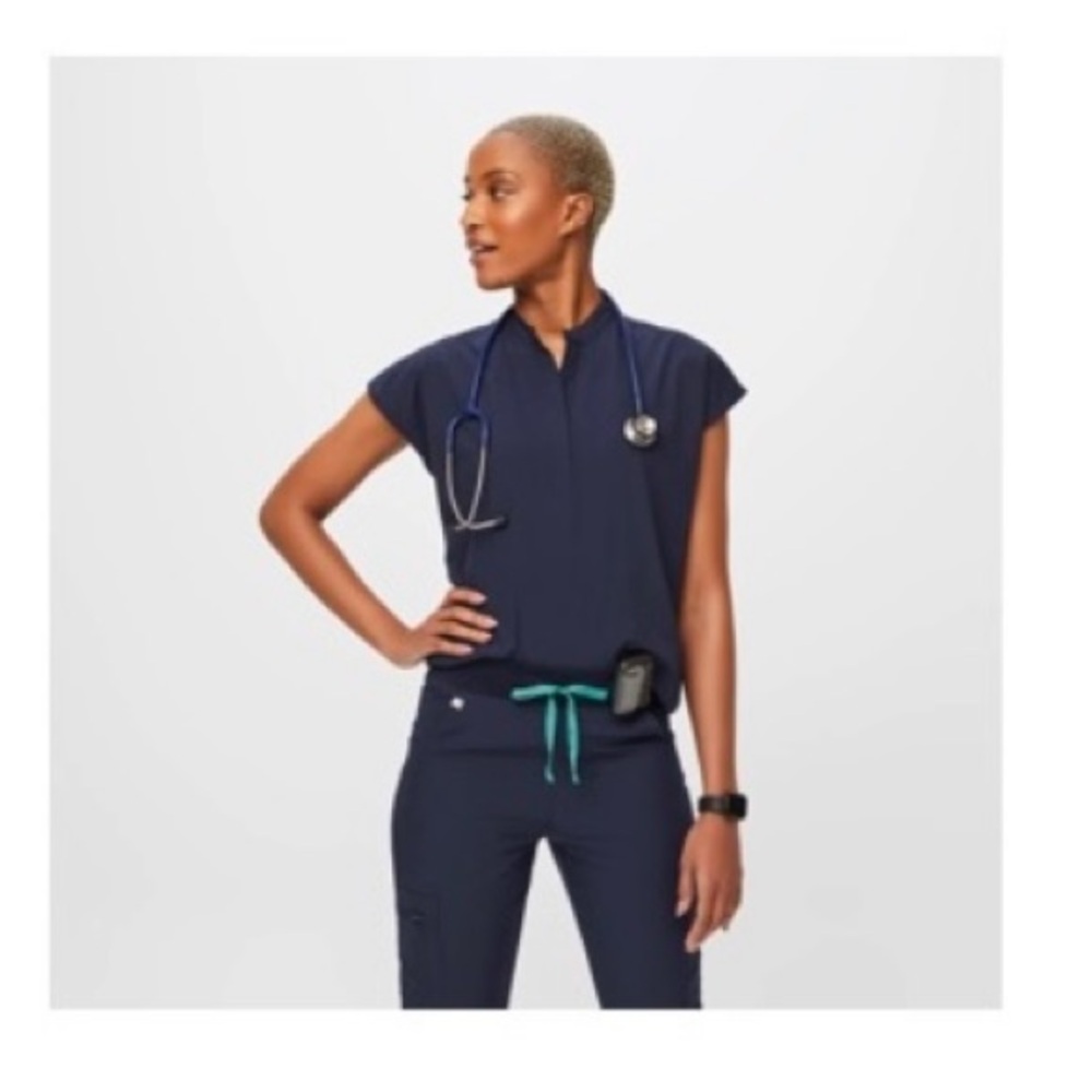 Navy FREEx Rafaela Oversized Scrub Top XL NWT